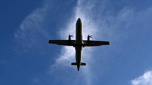 Tras varias semanas de guerra, fueron reabiertos los principales aeropuertos de Teherán