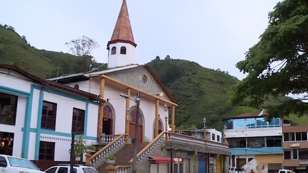 Piden suspender los diálogos de paz tras ataques con dron que han desplazado a 83 familias en Briceño
