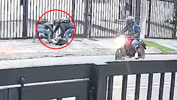 VIDEO | Mujer pidió auxilio a gritos durante violento robo en conocido sector de Bogotá