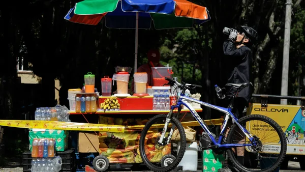 Vendedores ambulantes en Bogotá: qué cambia con el nuevo decreto sobre espacio público