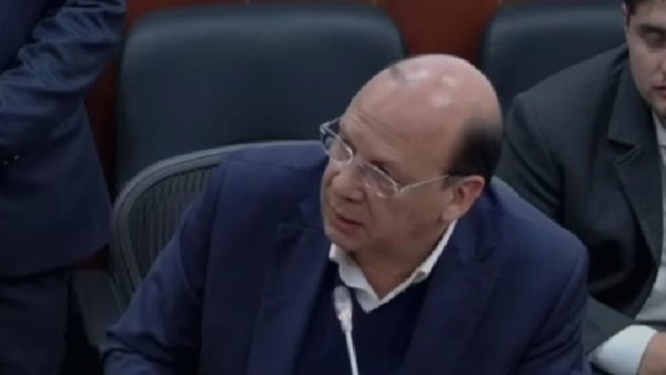 Ministro de Hacienda cuestiona alza de tasas de interés y anuncia regreso a la junta del Banco de la República