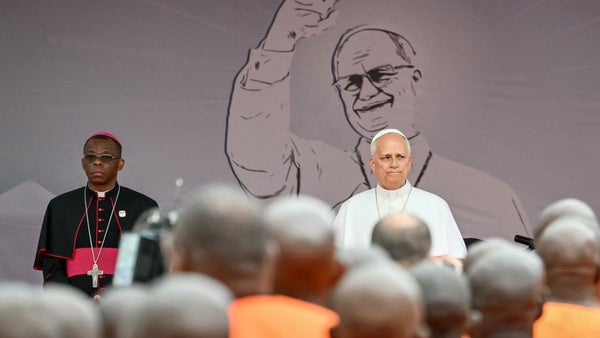 VIDEO | Así fue la visita del papa León XIV a los presos en Bata, Guinea Ecuatorial