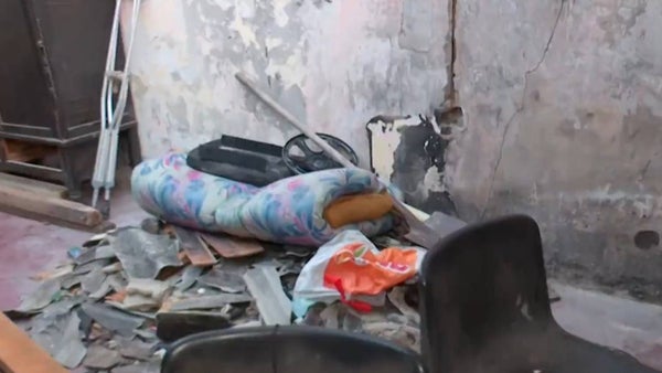 Dos abuelitos llevan 3 meses viviendo sin techo y en pésimas condiciones tras un incendio en Soledad