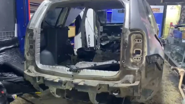 Denuncia permitió revelar el misterio que escondía una bodega en Bogotá: golpe al robo de carros