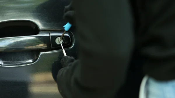 Cada seis horas se presenta un robo de carros en Bogotá: ¿Qué medidas toman las autoridades?