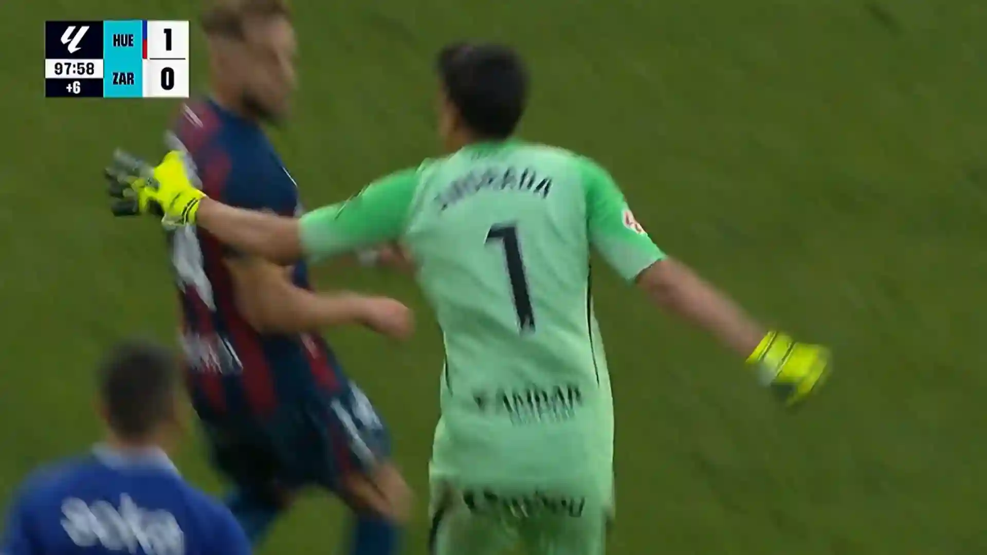 video esteban andrada golpeando rival españa