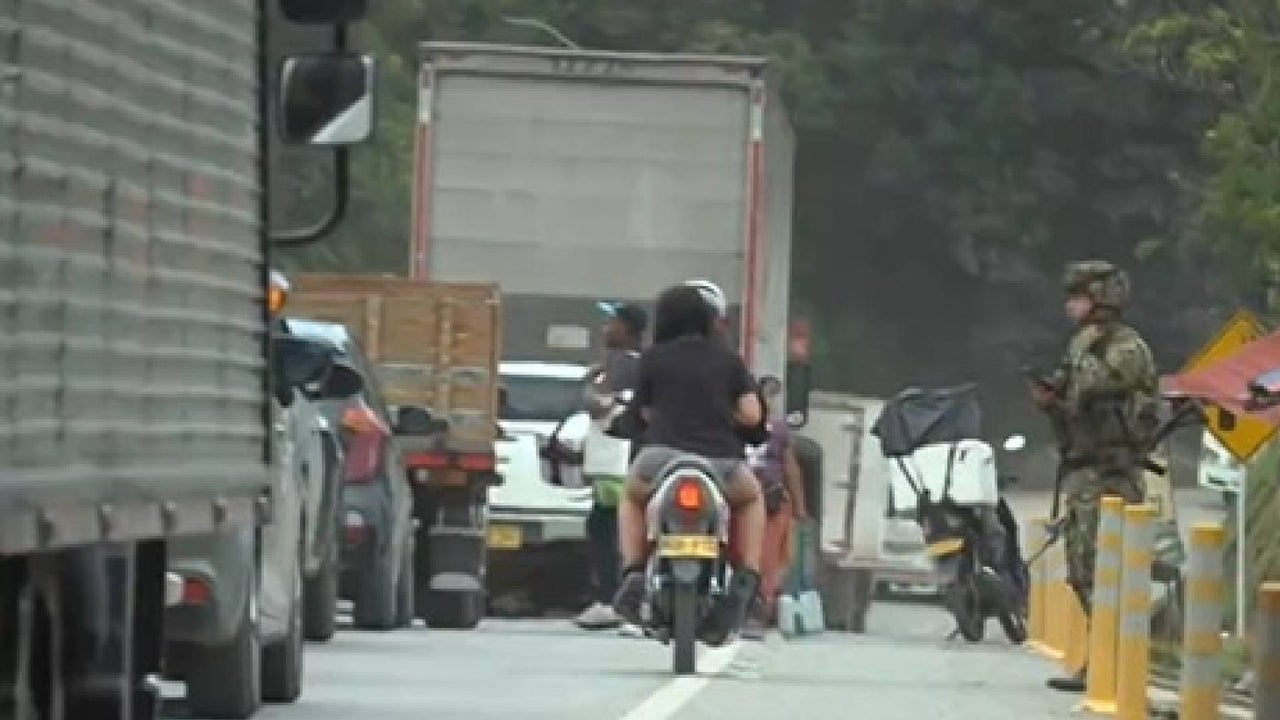 The Pan-American Highway Militarized After Brutal Attack in Cajibío: Drivers Cross with Fear