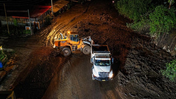 Continúa la remoción de escombros sobre la vía Mosquera – La Mesa, en Cundinamarca, tras derrumbes
