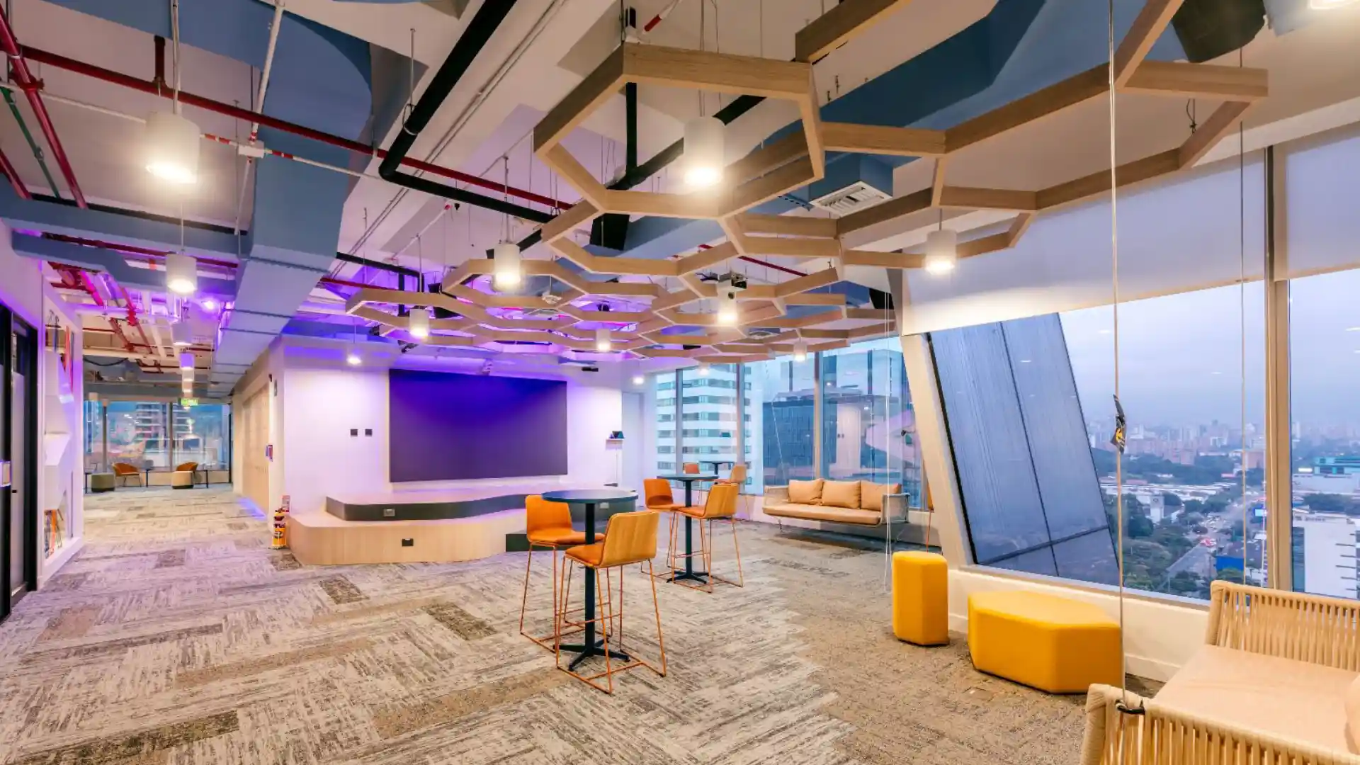 Medellín impulsa inversión extranjera y transforma su infraestructura en un hub empresarial