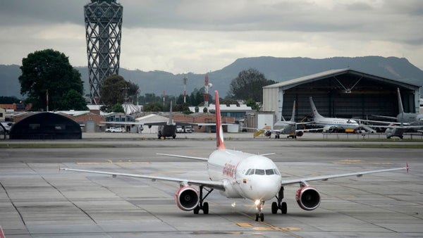 Dron en El Dorado obligó a frustrar dos vuelos: Aerocivil alerta por riesgos
