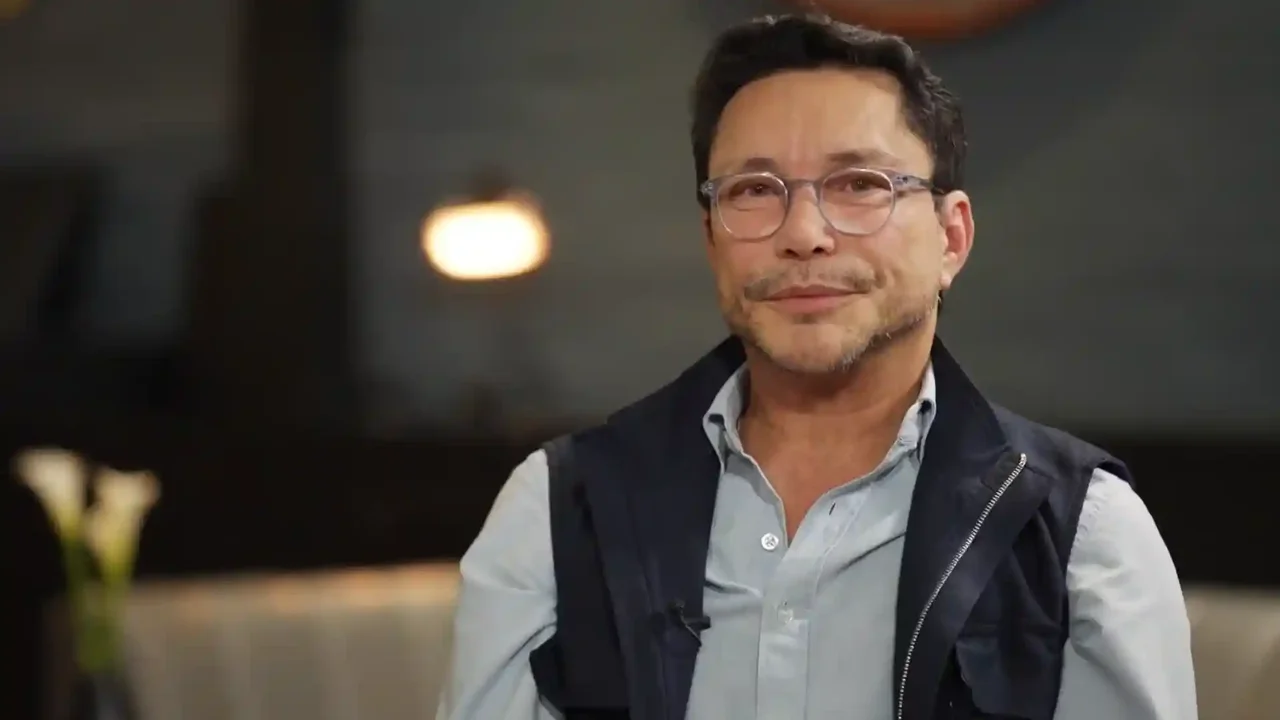 Carlos Caicedo explains why he remains in the presidential race and the state of his relationship with Gustavo Petro