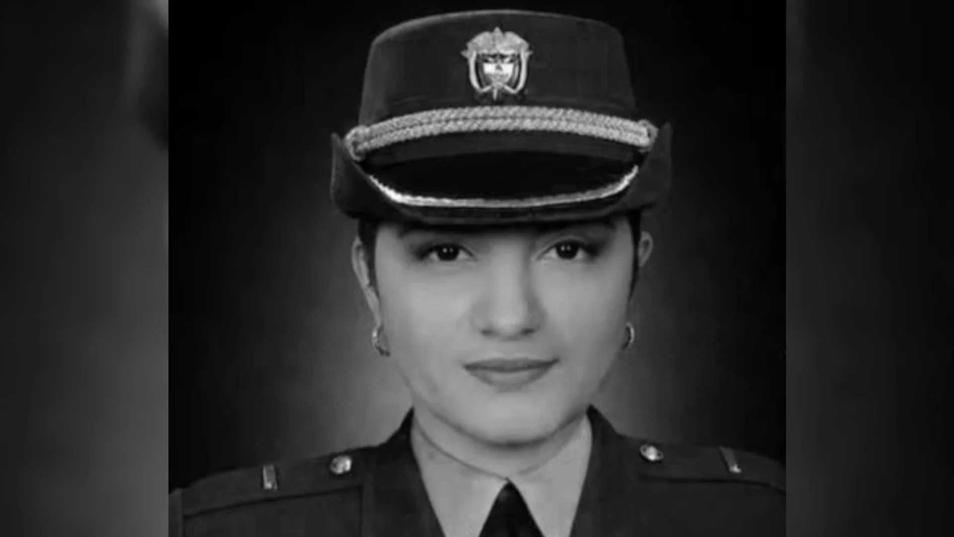 Encuentran muerta a policía en Providencia.