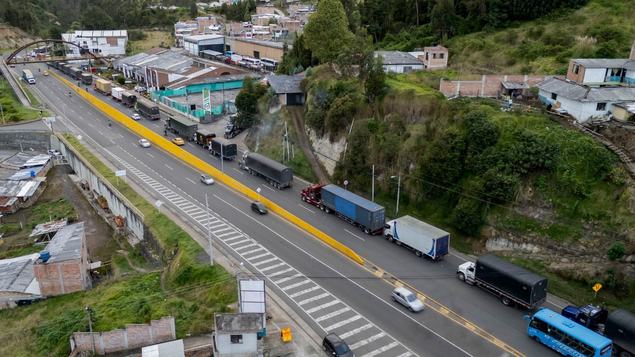 Ecuador reduces its "security tax" on Colombian imports from 100% to 75%