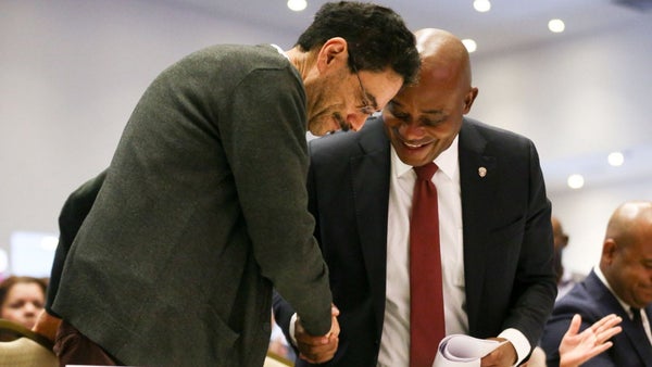 Excanciller Luis Gilberto Murillo se adhiere a la campaña de Cepeda: ya no será candidato Excanciller Luis Gilberto Murillo se adhiere a la campaña de Cepeda: ya no será candidato