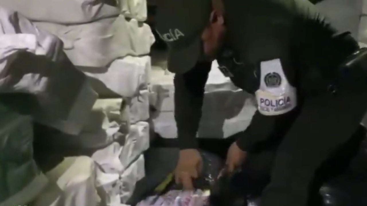 Truck carrying 3,504 Colombia National Team t-shirts seized in Cúcuta