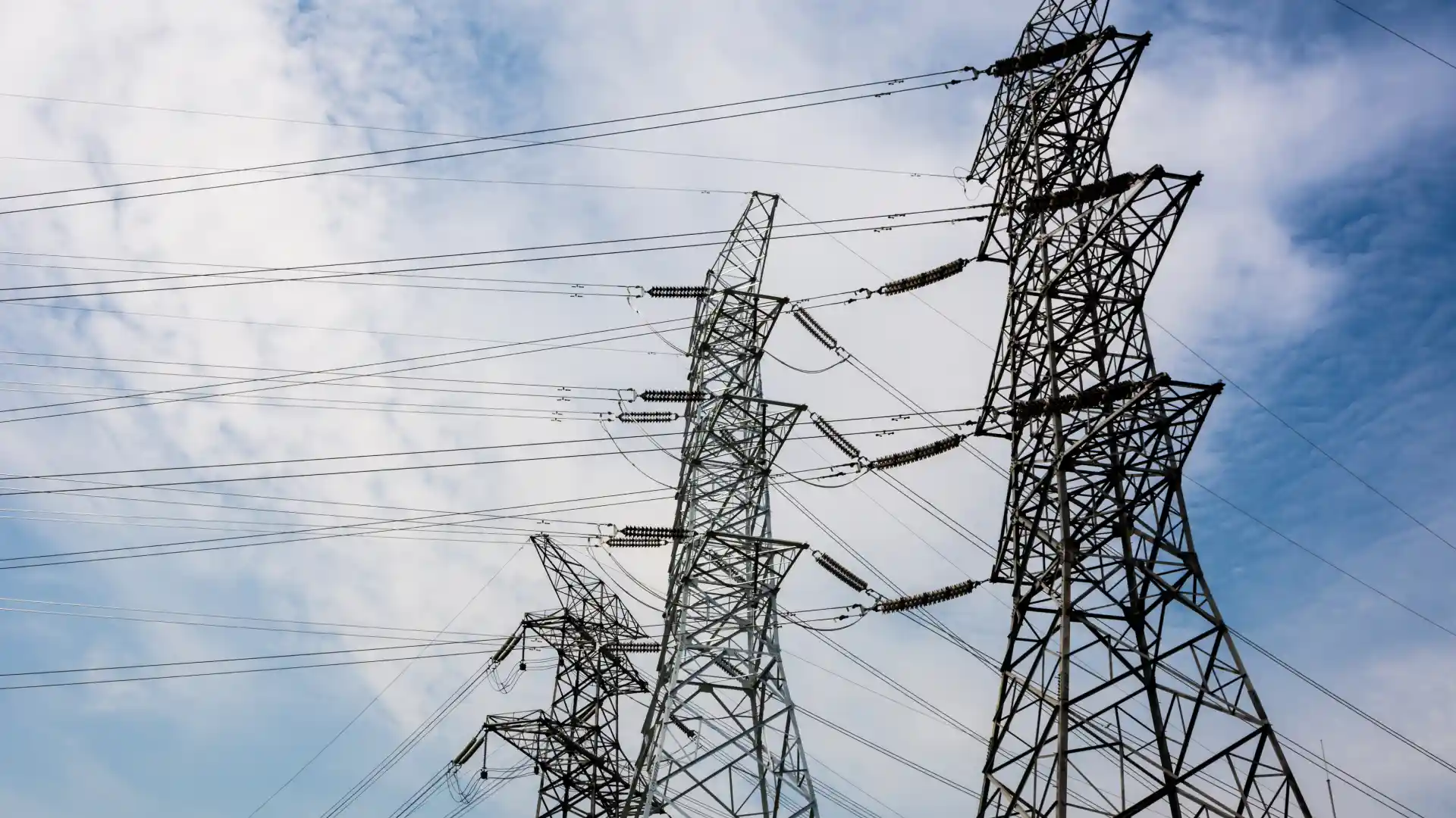 Tumban definitivamente decreto de impuesto a generadoras de energía
