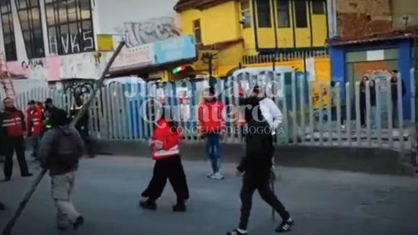 ¿Qué pasó en la estación de Transmilenio de la Calle 76? Guardias narraron los ataques con piedras
