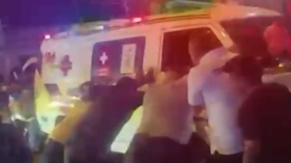 Video | Ambulancias iban "peleando" por llegar primero a un accidente en Cali y terminaron estrellándose