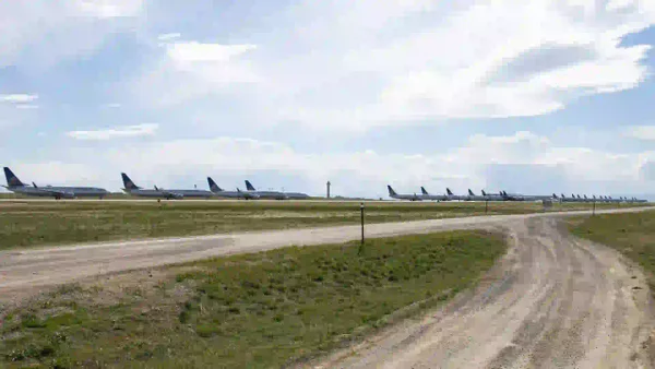 Una persona fue succionada por el motor de un avión en el aeropuerto de Denver, EE. UU.