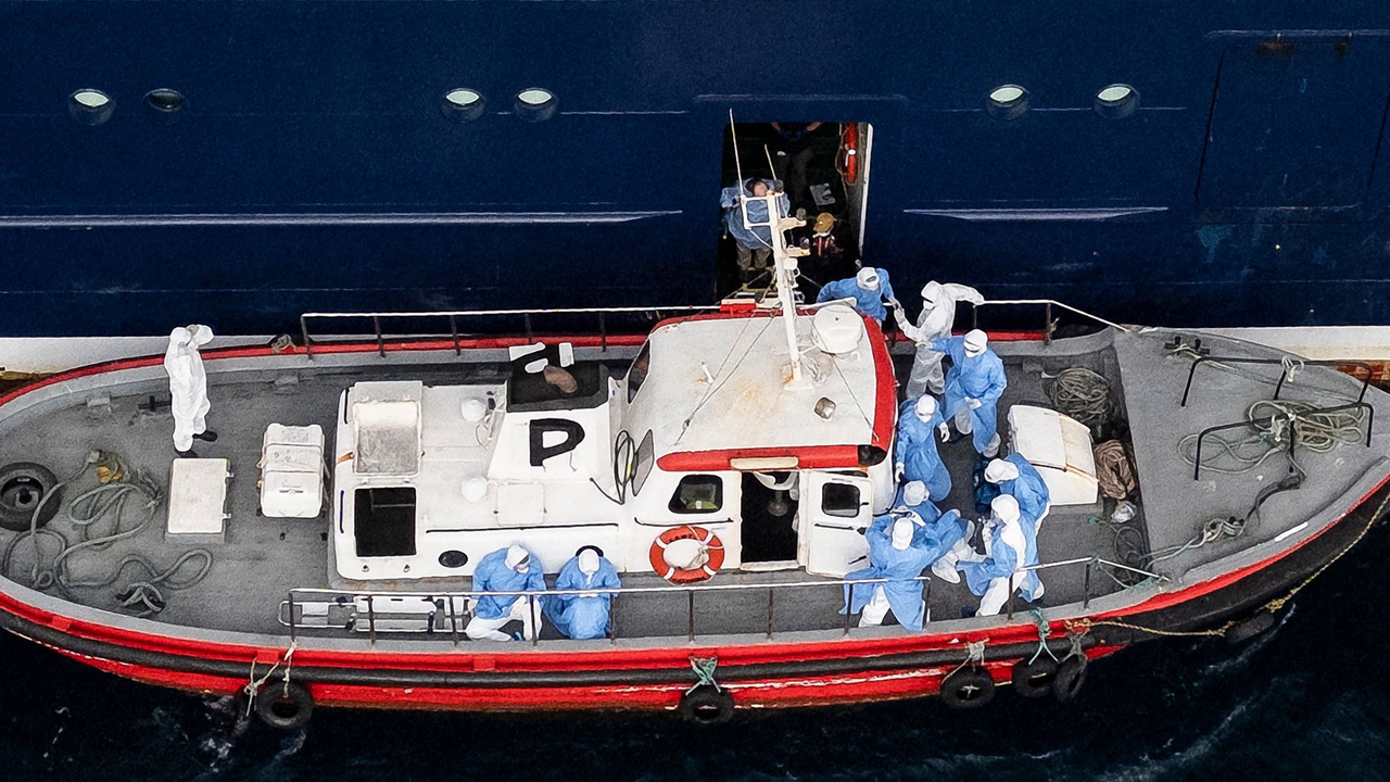 The Canary Islands Prepare for the Arrival of the Cruise Ship with a Hantavirus Outbreak