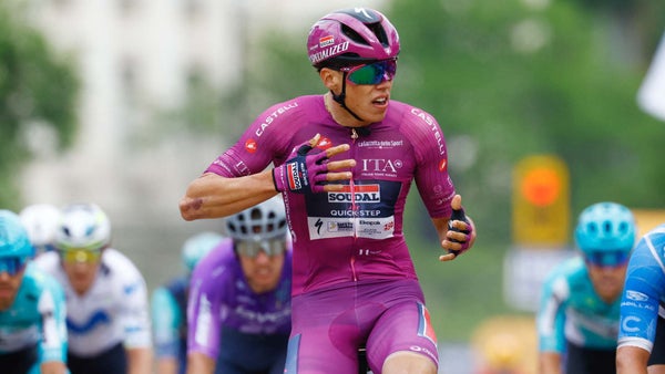 Final de 'foto-finish' en la tercera etapa del Giro de Italia: la victoria fue para el francés Paul Magnier