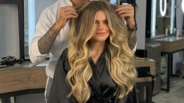 ¿Por qué un nuevo corte de cabello transforma las emociones? La psicología detrás del cambio de imagen ¿Por qué un nuevo corte de cabello transforma las emociones? La psicología detrás del cambio de imagen