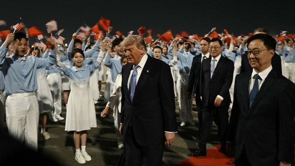 Trump aterriza en Pekín con CEOs de Tesla y Nvidia para exigir apertura comercial