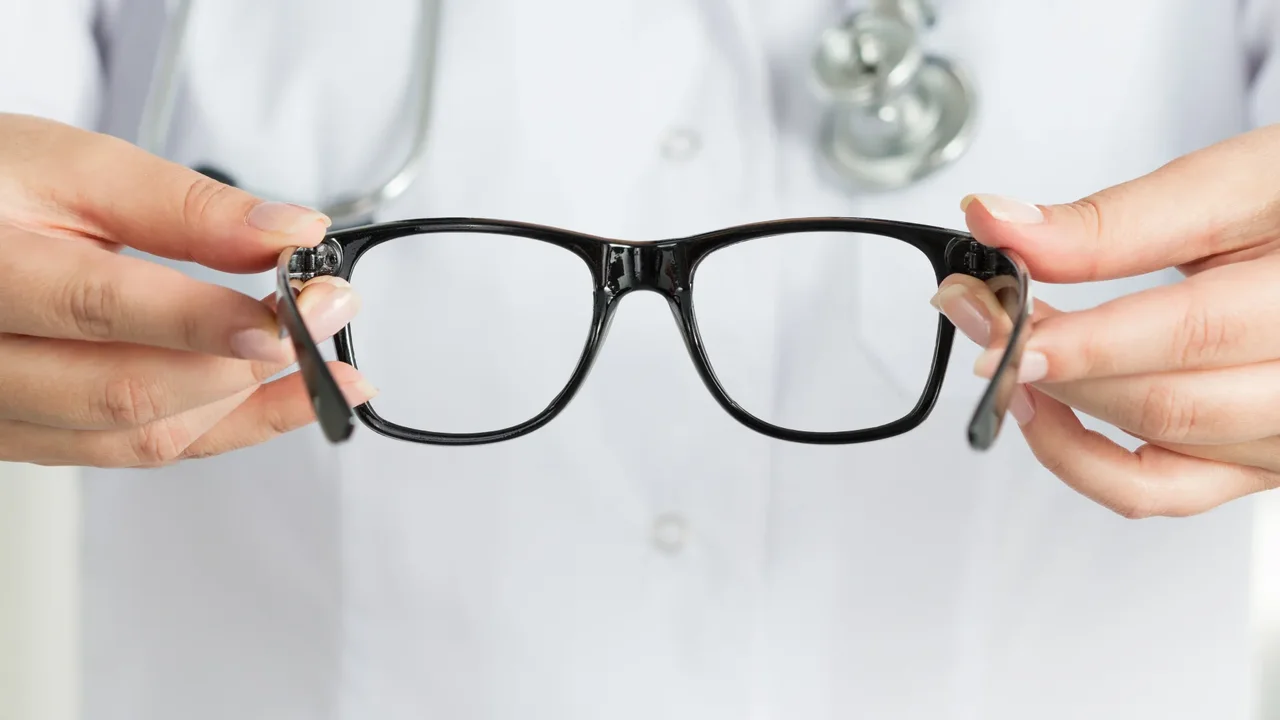 Auxilio para gafas en 2026: paso a paso para acceder a lentes formulados por la EPS