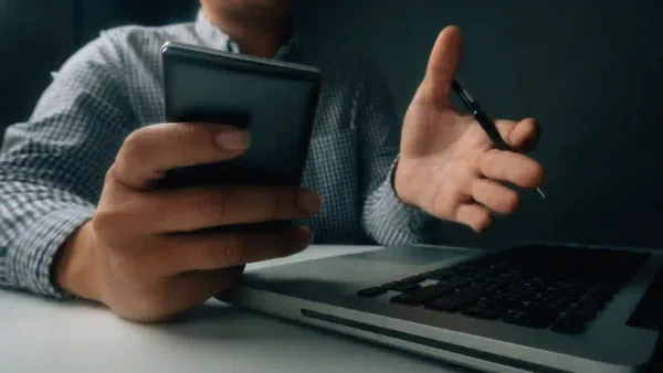 Los 5 fraudes digitales con IA que azotan a Colombia y cómo detectarlos en 10 segundos Los 5 fraudes digitales con IA que azotan a Colombia y cómo detectarlos en 10 segundos