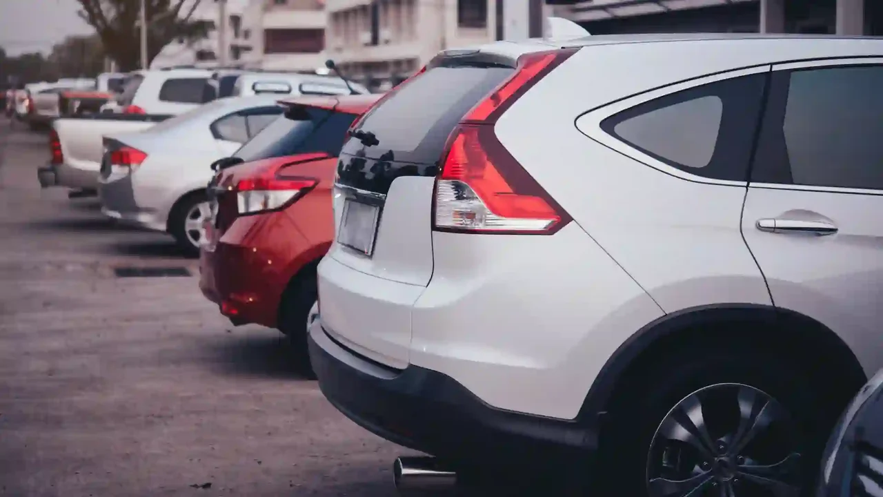 ¿Por qué los colombianos están dejando de comprar carro nuevo?