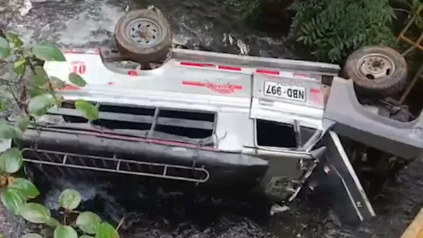 Accidente en zona rural de Cali: vehículo con estudiantes cae al río dejando un fallecido y tres niños lesionados
