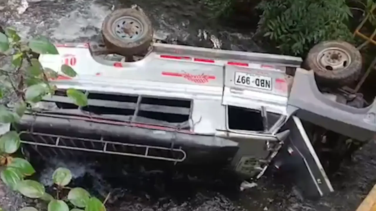 Accidente en zona rural de Cali: vehículo con estudiantes cae al río dejando un fallecido y tres niños lesionados