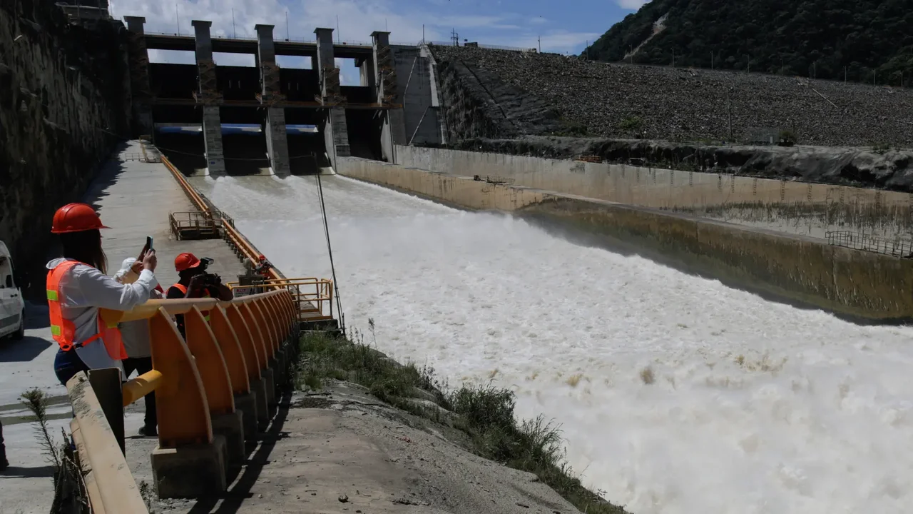 Fenómeno de El Niño desata choque entre Gobierno y generadoras por riesgo energético en Colombia