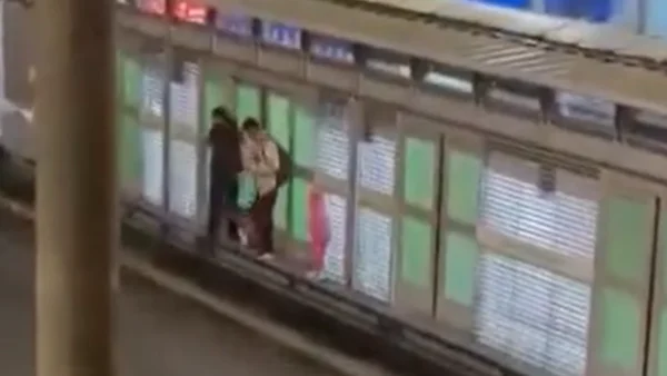 VIDEO | Hombre puso en peligro a una niña cuando intentó colarse en Transmilenio