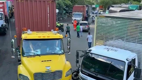Mineros artesanales levantan bloqueo en Zaragoza, Buenaventura, tras cinco días de parálisis Mineros artesanales levantan bloqueo en Zaragoza, Buenaventura, tras cinco días de parálisis