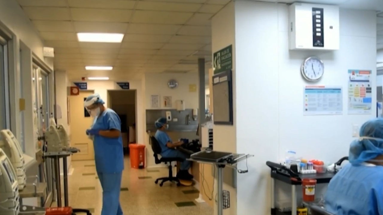 Médicos intensivistas asumen hasta tres empleos para sobrevivir en medio de la crisis de la salud