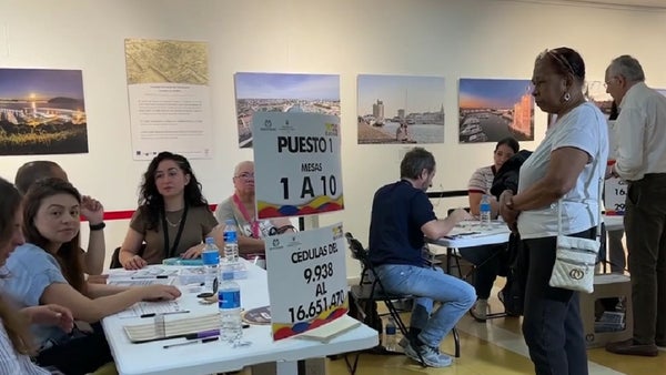 Colombianos en el exterior ya pueden votar en la primera vuelta de elecciones presidenciales Colombianos en el exterior ya pueden votar en la primera vuelta de elecciones presidenciales