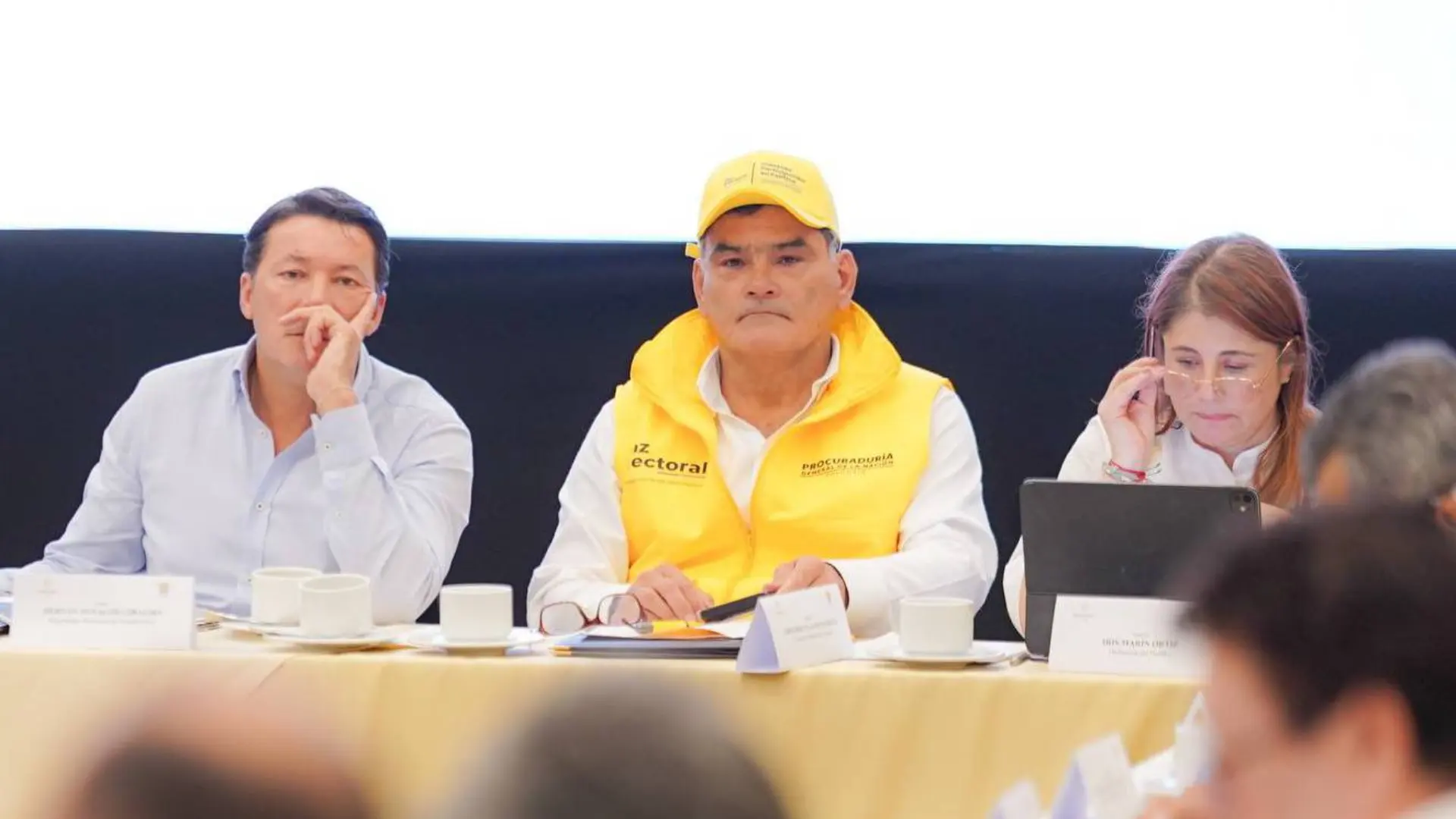 Registrador procurador y Defensora
