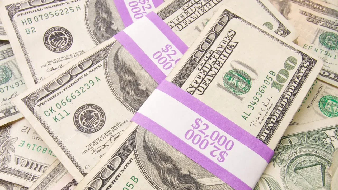 ¡Sigue cayendo! El precio del dólar tuvo cambio notable y fundamental en el cierre de hoy 27 de mayo de 2026