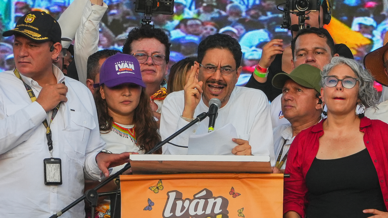 Denuncian ante el CNE la realización de eventos masivos de la campaña de Iván Cepeda en el periodo de restricción