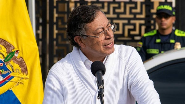Gustavo Petro pide votar "sin presión" y llama a vigilar los resultados de las elecciones Gustavo Petro pide votar "sin presión" y llama a vigilar los resultados de las elecciones