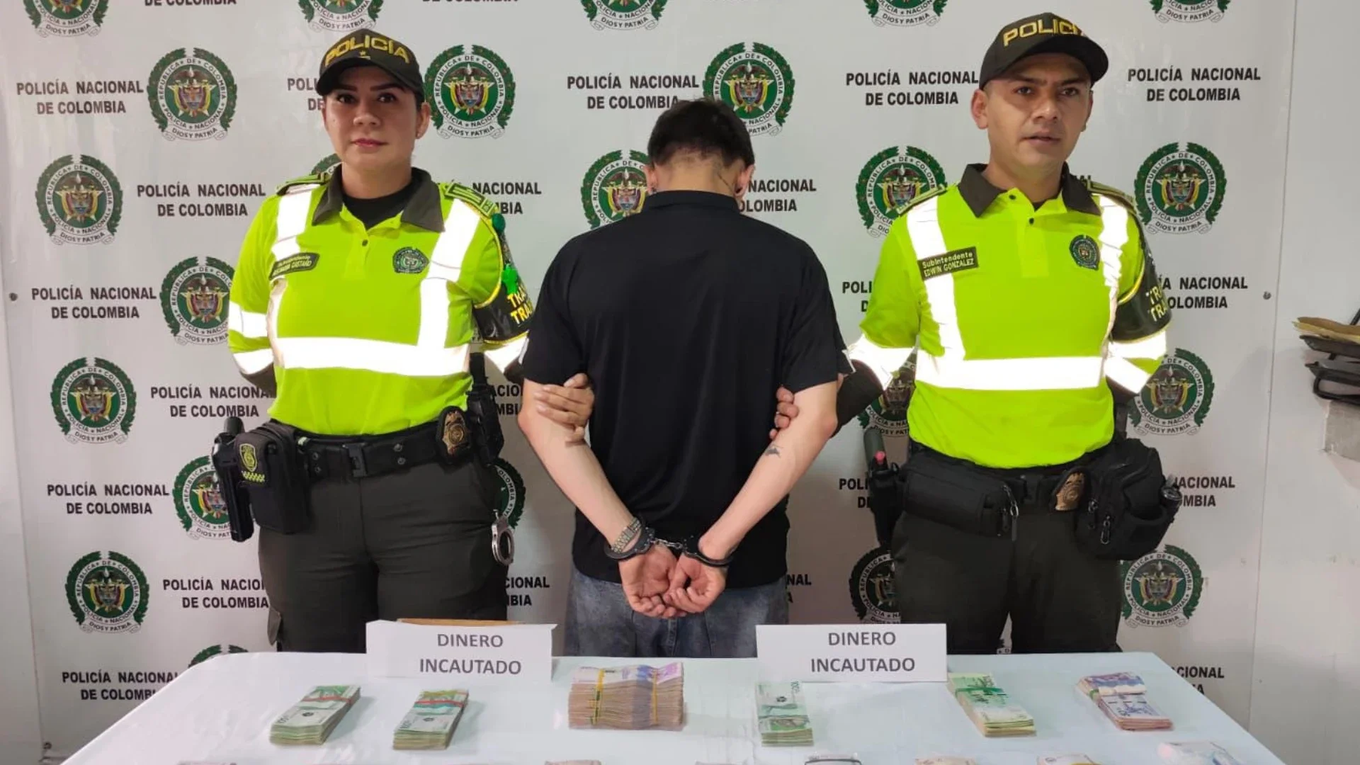 Capturan a hombre que presuntamente iba a comprar votos.