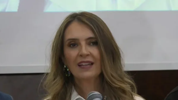 "Anuncio mi apoyo a Abelardo e invito a derrotar a Cepeda": Paloma Valencia