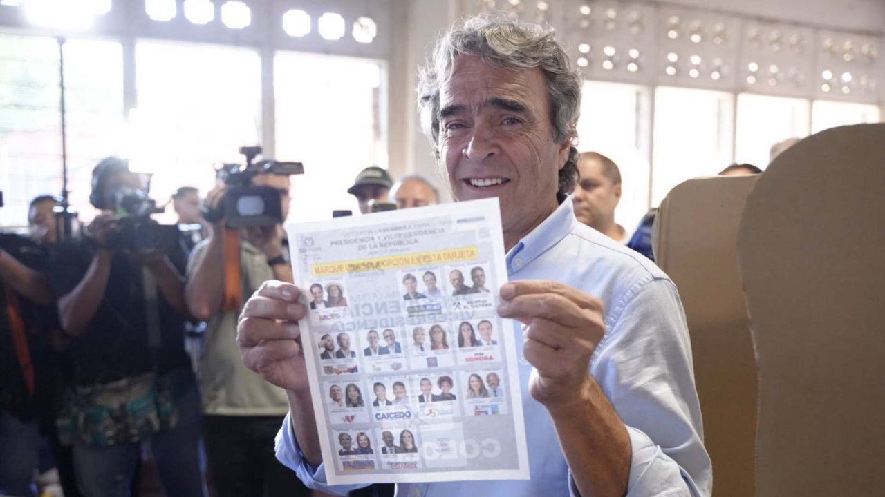 Cover image for Sergio Fajardo habla sobre lo que le pedirá a sus votantes de cara a la segunda vuelta