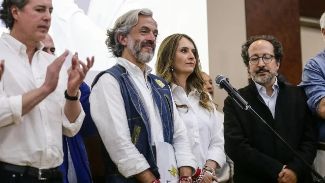 Cover image for "Anuncio mi apoyo a Abelardo e invito a derrotar a Cepeda": Paloma Valencia