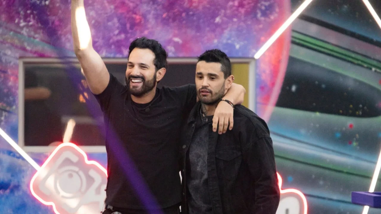 Cover image for Alejandro Estrada reveló que ya no se habla con Tebi Bernal ni Alexa Torres