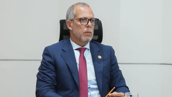 Suspenden a Alfredo Saade como embajador de Colombia en Brasil por indebida participación en Política