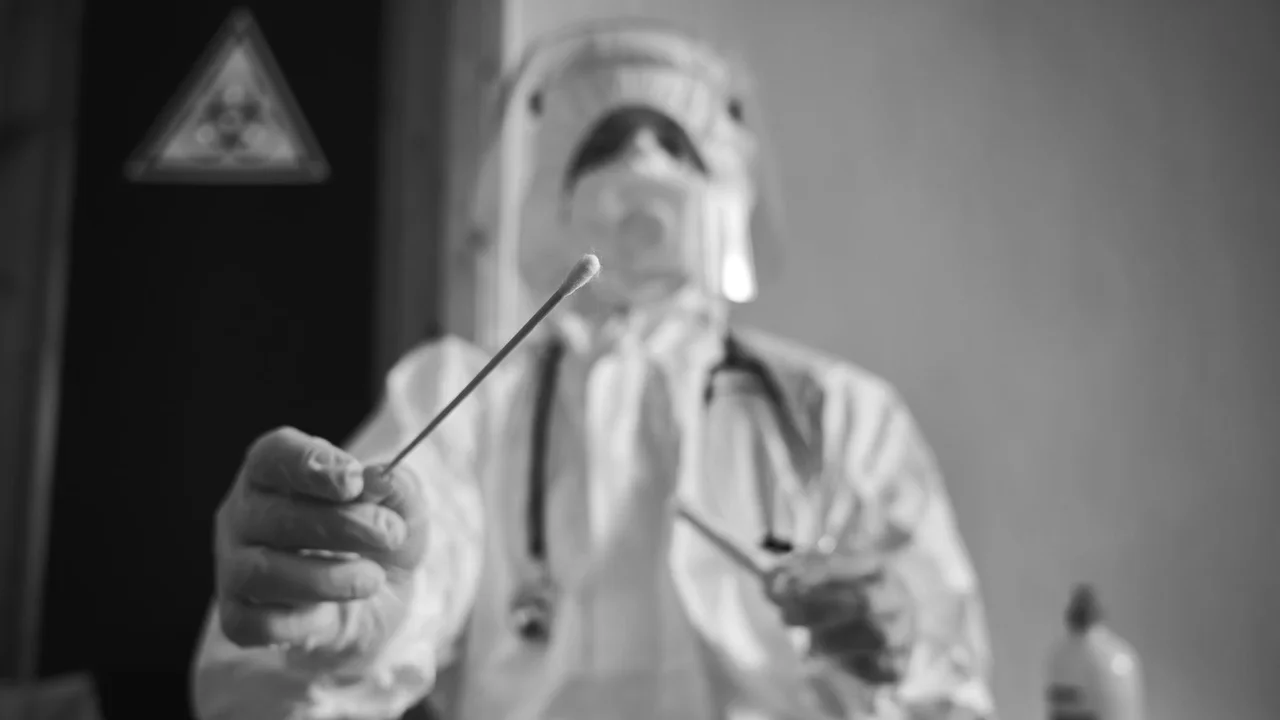 Cover image for Ministerio de Salud aclaró la situación actual en Colombia ante el brote internacional de Ébola