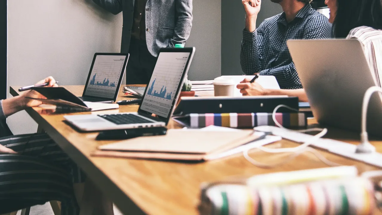 Cover image for Cambios en la reforma laboral: Empresas en Colombia prohibidas de realizar estos contratos