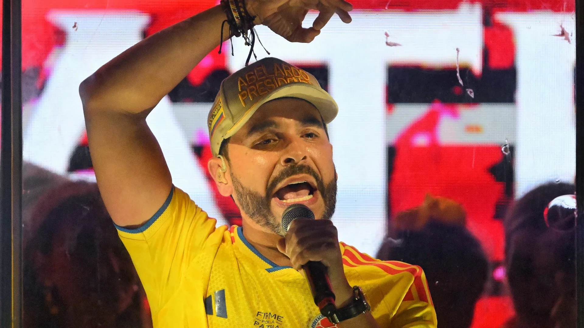 Abelardo de la Espriella con la camiseta de la Selección Colombia.
